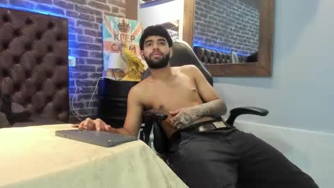 Snapshot of jesus77_ chatting on 11/25/25, 02:06 --- Jesus --- online show from 11/25/25, 02:06