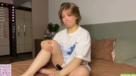 Mona online show from 02/04/25, 03:04