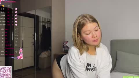 Mona online show from 09/17/25, 04:08