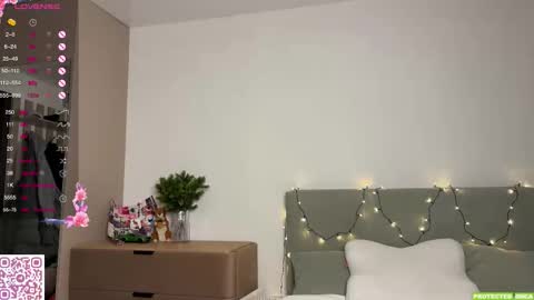 Mona online show from 12/15/25, 02:43