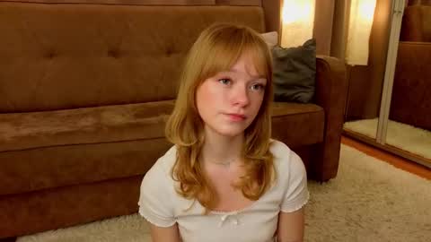 Snapshot of jewellhogan chatting on 12/18/25, 06:52 Gwen online show from 12/18/25, 06:52