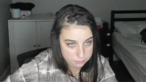 Snapshot of jewelrancid chatting on 01/01/25, 04:50 Miss Lovely online show from 01/01/25, 04:50