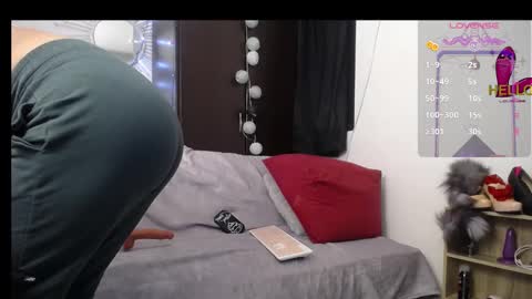 Snapshot of jezabel_purple chatting on 01/21/25, 10:41 Camila online show from 01/21/25, 10:41