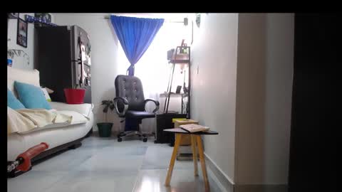 Snapshot of jezabel_purple chatting on 01/23/25, 06:56 Camila online show from 01/23/25, 06:56