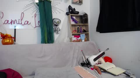 Snapshot of jezabel_purple chatting on 10/10/25, 02:54 Camila online show from 10/10/25, 02:54