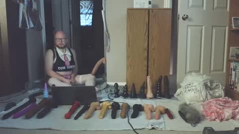 Snapshot of jghosty69 chatting on 01/28/25, 06:39 Nasty Cumslut online show from 01/28/25, 06:39