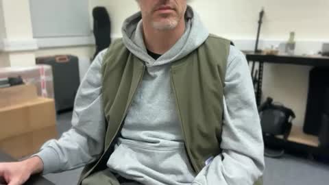 Snapshot of jgol519 chatting on 01/14/26, 02:23 James online show from 01/14/26, 02:23