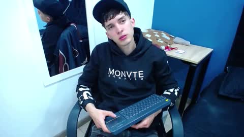 Jheampiero online show from 11/11/25, 01:55