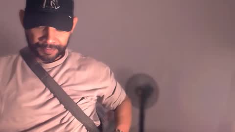 En moreno online show from 11/15/25, 07:10