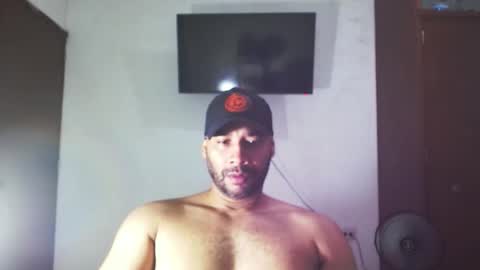 En moreno online show from 12/15/25, 04:33