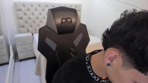 Snapshot of jhoanleandro chatting on 01/06/26, 04:27 jhoanleandro online show from 01/06/26, 04:27