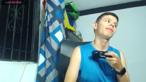 JhoanVelezModel online show from 10/04/25, 05:27