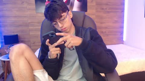 Snapshot of jhoellx chatting on 12/06/24, 12:49 Jhoel online show from 12/06/24, 12:49
