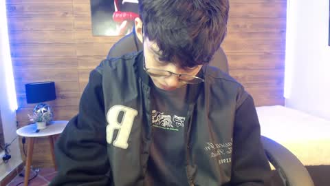 Snapshot of jhoellx chatting on 12/12/24, 12:44 Jhoel online show from 12/12/24, 12:44