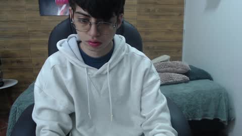 Snapshot of jhoellx chatting on 01/06/25, 12:24 Jhoel online show from 01/06/25, 12:24