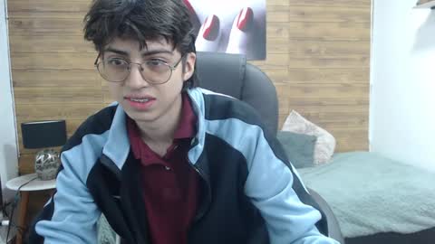 Snapshot of jhoellx chatting on 01/22/25, 12:27 Jhoel online show from 01/22/25, 12:27