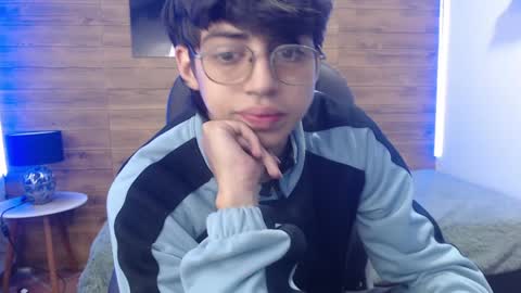 Snapshot of jhoellx chatting on 01/24/25, 12:52 Jhoel online show from 01/24/25, 12:52
