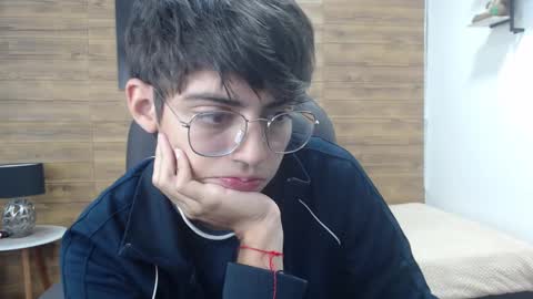 Snapshot of jhoellx chatting on 02/17/25, 12:27 Jhoel online show from 02/17/25, 12:27