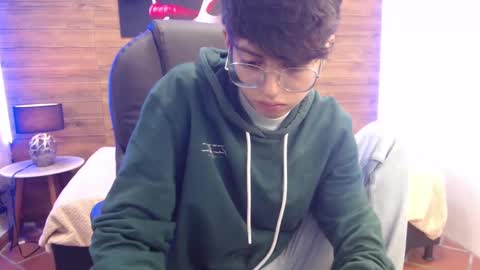 Snapshot of jhoellx chatting on 02/26/25, 12:58 Jhoel online show from 02/26/25, 12:58