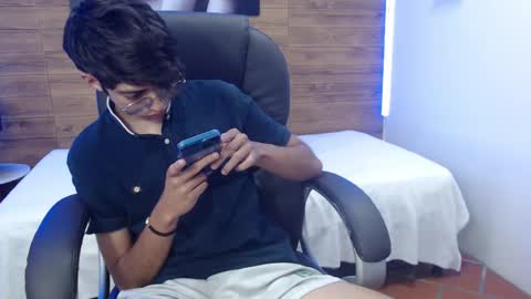Snapshot of jhoellx chatting on 02/27/25, 04:21 Jhoel online show from 02/27/25, 04:21