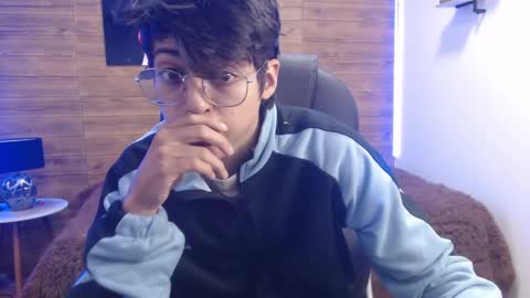 Snapshot of jhoellx chatting on 03/11/25, 12:28 Jhoel online show from 03/11/25, 12:28