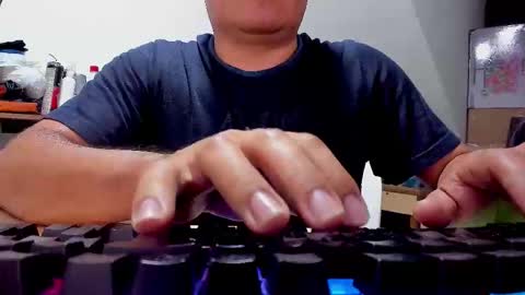 Snapshot of jhonatan_morales_s chatting on 10/18/25, 04:26 jhonatan_morales_s online show from 10/18/25, 04:26