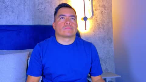 Snapshot of jhonatan_morales_s chatting on 12/17/25, 01:44 jhonatan_morales_s online show from 12/17/25, 01:44