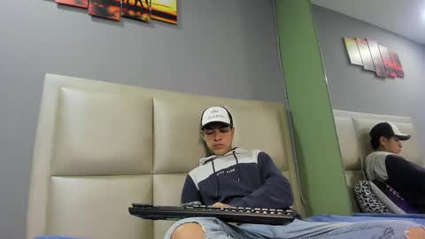 Snapshot of jhonny_saenz chatting on 10/18/25, 01:45 Jhonny online show from 10/18/25, 01:45
