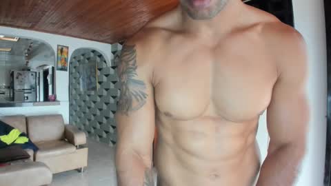Snapshot of jhonnyxxfitnexx chatting on 01/03/25, 10:29 jh online show from 01/03/25, 10:29