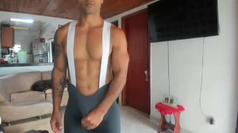 Snapshot of jhonnyxxfitnexx chatting on 09/20/25, 03:13 jh online show from 09/20/25, 03:13