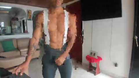 Snapshot of jhonnyxxfitnexx chatting on 11/15/25, 07:21 jh online show from 11/15/25, 07:21