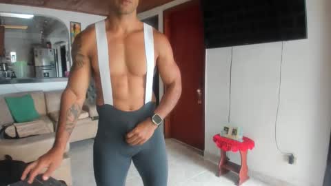 Snapshot of jhonnyxxfitnexx chatting on 11/19/25, 06:52 jh online show from 11/19/25, 06:52