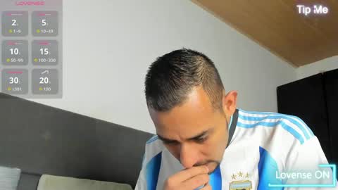 Snapshot of jhonyalzate chatting on 05/04/26, 01:34 Jhony Alzate online show from 05/04/26, 01:34