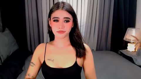 jhuliana_and_charles_room online show from 11/28/25, 05:54