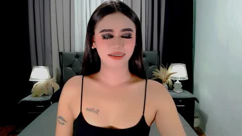 Snapshot of jhuliana_and_charles_room chatting on 04/10/26, 12:27 jhuliana_and_charles_room online show from 04/10/26, 12:27