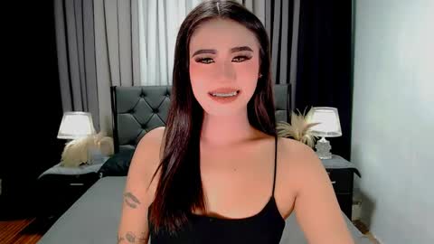 Snapshot of jhuliana_and_charles_room chatting on 04/18/26, 11:27 jhuliana_and_charles_room online show from 04/18/26, 11:27