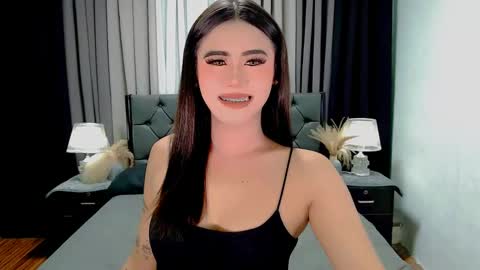 Snapshot of jhuliana_and_charles_room chatting on 04/23/26, 11:40 jhuliana_and_charles_room online show from 04/23/26, 11:40