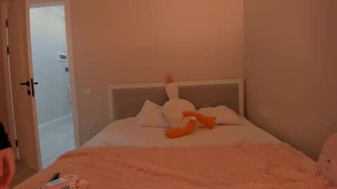 yuna online show from 09/22/25, 12:40