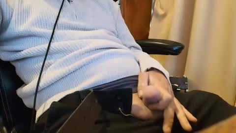 Snapshot of jim74122 chatting on 12/15/25, 01:10 jim74122 online show from 12/15/25, 01:10