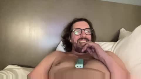 Snapshot of jimboo400 chatting on 09/22/25, 04:03 jimboo400 online show from 09/22/25, 04:03