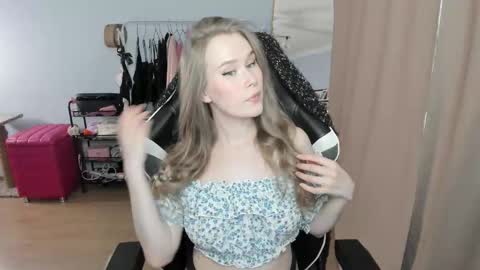 Snapshot of jimmy_and_amy chatting on 10/08/25, 02:04 Amy  next stream on Wednesday Thursday Friday Saturday and Sunday at 16 pm GMT3 online show from 10/08/25, 02:04