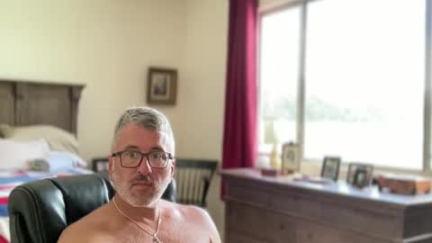 Snapshot of jimmyaaron chatting on 09/27/25, 06:35 Dad of Three online show from 09/27/25, 06:35