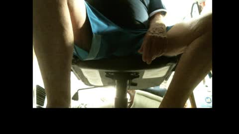 Snapshot of jimsundies chatting on 02/06/25, 04:10 jimwellhung online show from 02/06/25, 04:10