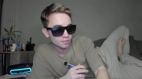 Snapshot of jimyti_bad_boy chatting on 02/04/26, 12:16 jimyti_bad_boy online show from 02/04/26, 12:16