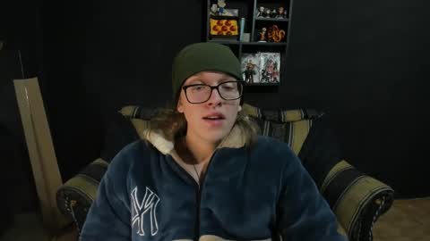 Snapshot of jinnbook chatting on 12/13/24, 06:31 JinnBook online show from 12/13/24, 06:31