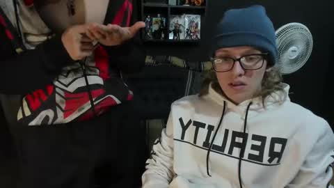 Snapshot of jinnbook chatting on 12/22/24, 07:22 JinnBook online show from 12/22/24, 07:22