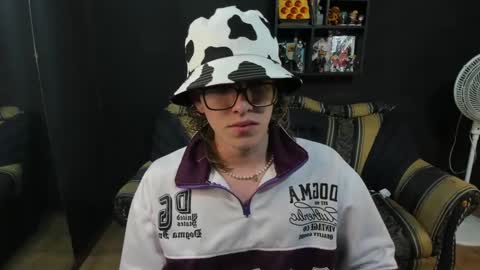 Snapshot of jinnbook chatting on 01/17/25, 06:47 JinnBook online show from 01/17/25, 06:47