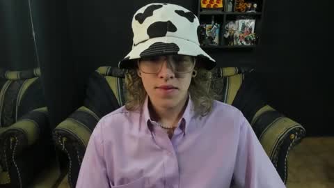 Snapshot of jinnbook chatting on 02/05/25, 08:00 JinnBook online show from 02/05/25, 08:00