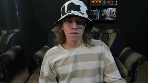 Snapshot of jinnbook chatting on 02/13/25, 05:26 JinnBook online show from 02/13/25, 05:26