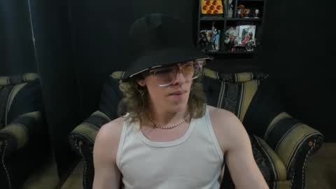 Snapshot of jinnbook chatting on 02/20/25, 04:28 JinnBook online show from 02/20/25, 04:28